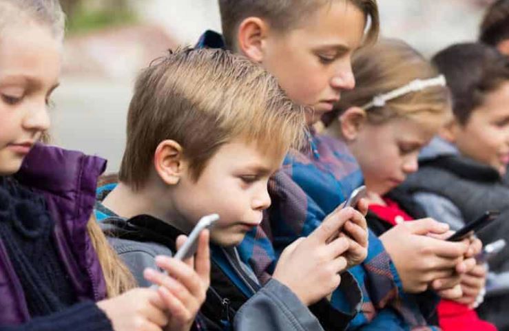 8 Tips to Save Your Kid From the Bad Impact of Social Networks