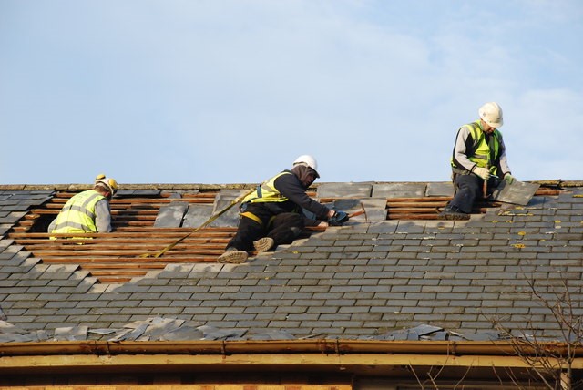What Costs to Expect to Replace Broken Roof Tiles