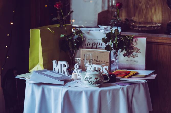 A Guide To Gift Ideas For The Whole Wedding Party