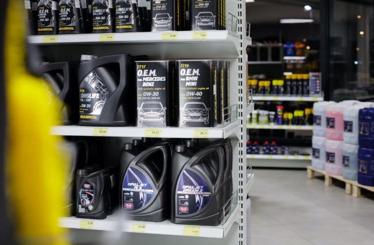 Differences between Conventional vs Synthetic Oil for Car Engine