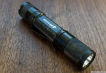How to Use a Flashlight in a Tactical Situation flashlight 2