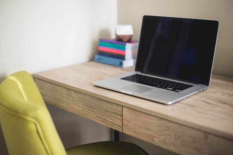 4 Things You Should Consider Before Buying A New Laptop