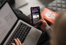 Mastering Mobile Marketing: Connecting with Customers in a Mobile World Mastering Mobile Marketing: Connecting with Customers in a Mobile World