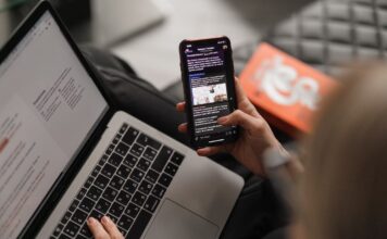 Mastering Mobile Marketing: Connecting with Customers in a Mobile World Mastering Mobile Marketing: Connecting with Customers in a Mobile World